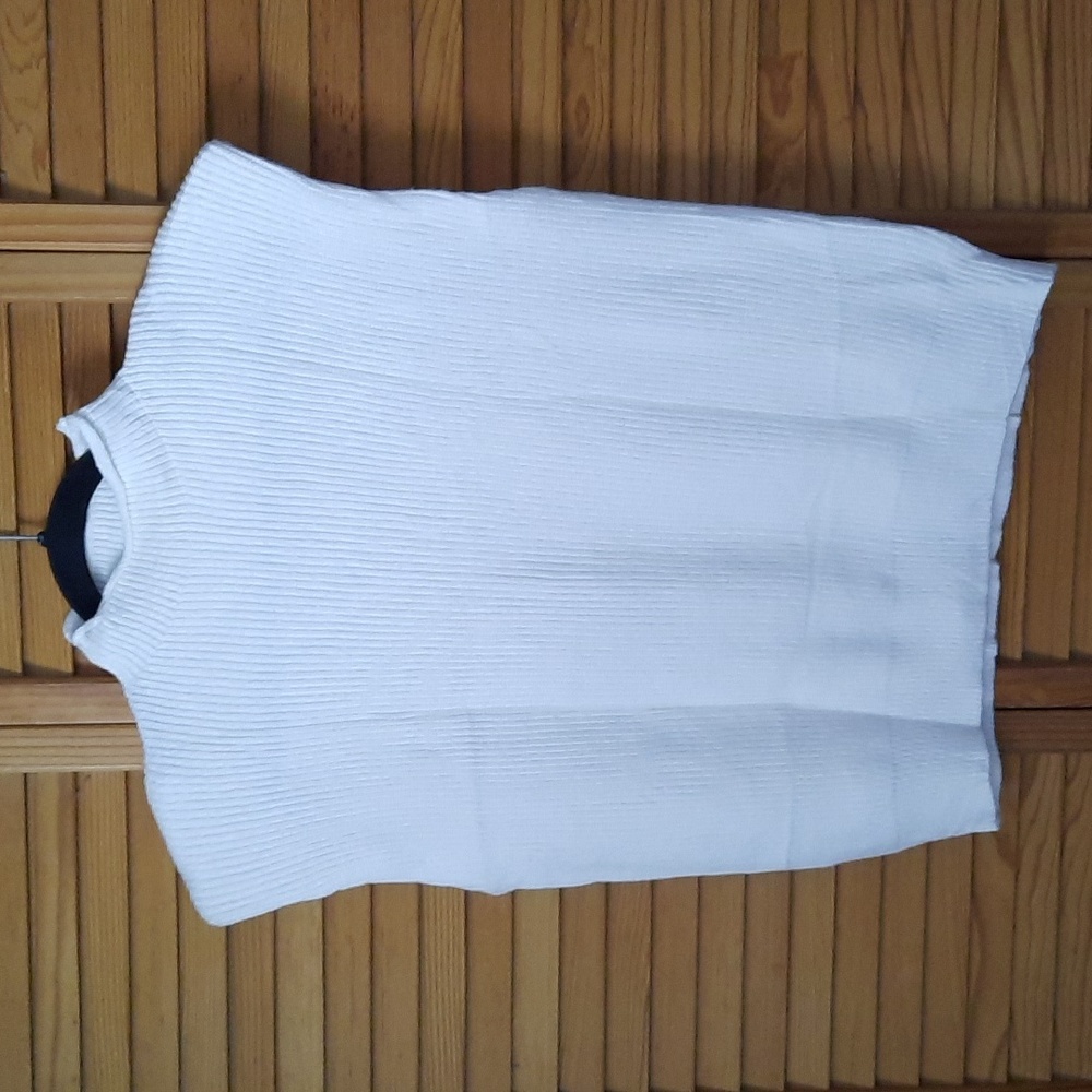 Fashion Cream White Sleeveless Turtleneck Padded Shoulder Trending Top Small
